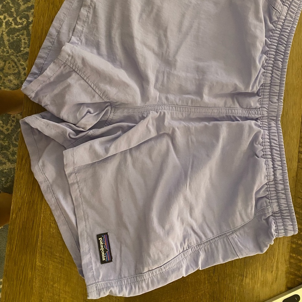 Women’s Patagonia lavender 5 inch baggie short!